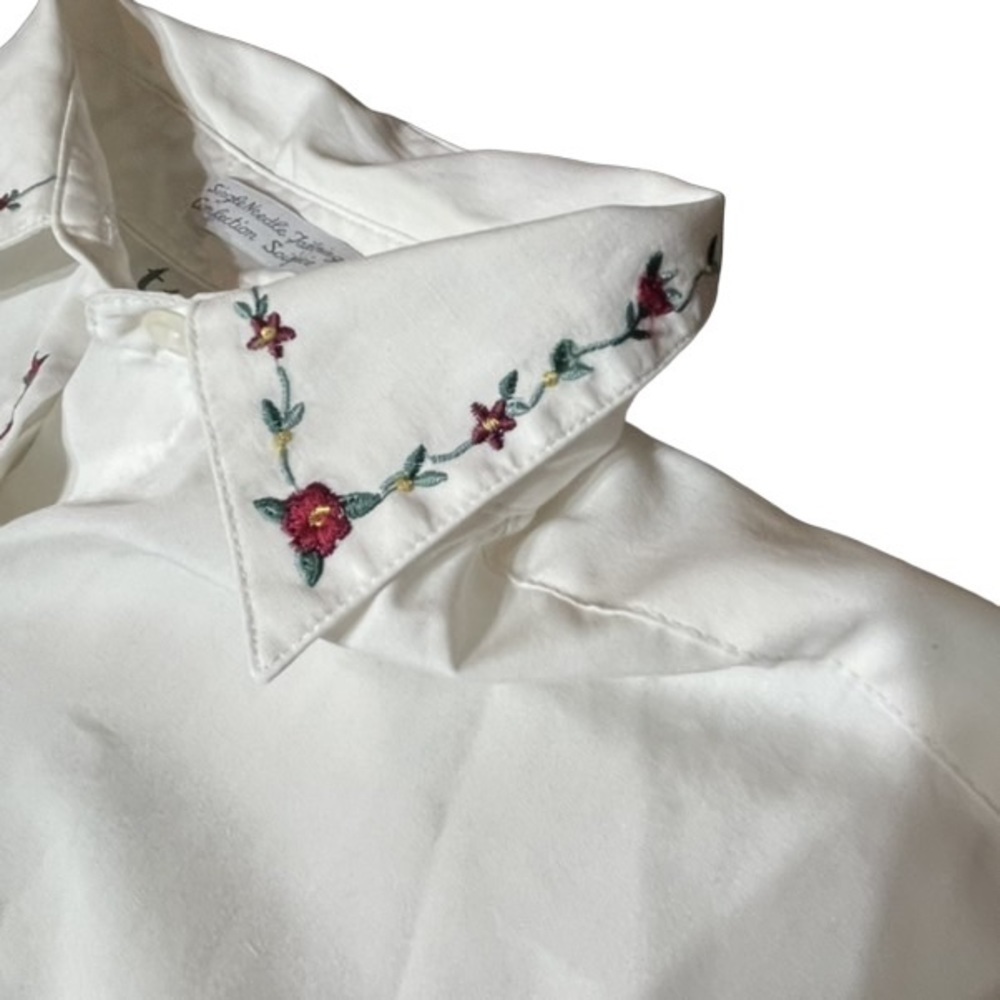Tabi International Vintage White Blouse with Floral Embroidery Size Medium - Picture 4 of 7